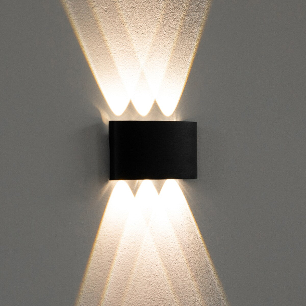 Applique murale décorative contemporaine noire en aluminium étanche pour l'intérieur et l'extérieur, 8 W, blanc froid 4 000 K