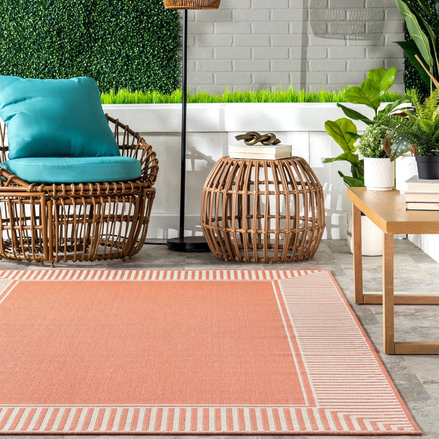 Tapis d'intérieur/extérieur classique à bordures Nuloom Leah