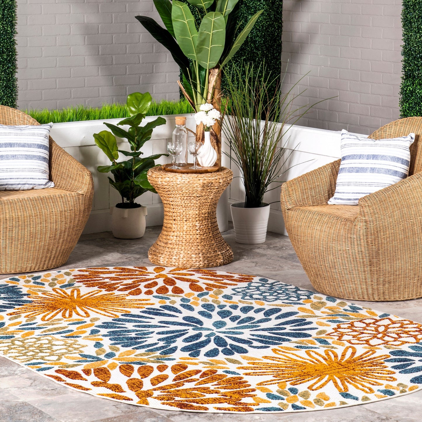 Tapis d'intérieur/extérieur à motif floral audacieux Nuloom Ronda