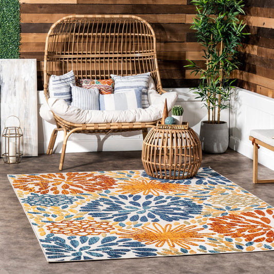 Tapis d'intérieur/extérieur à motif floral audacieux Nuloom Ronda