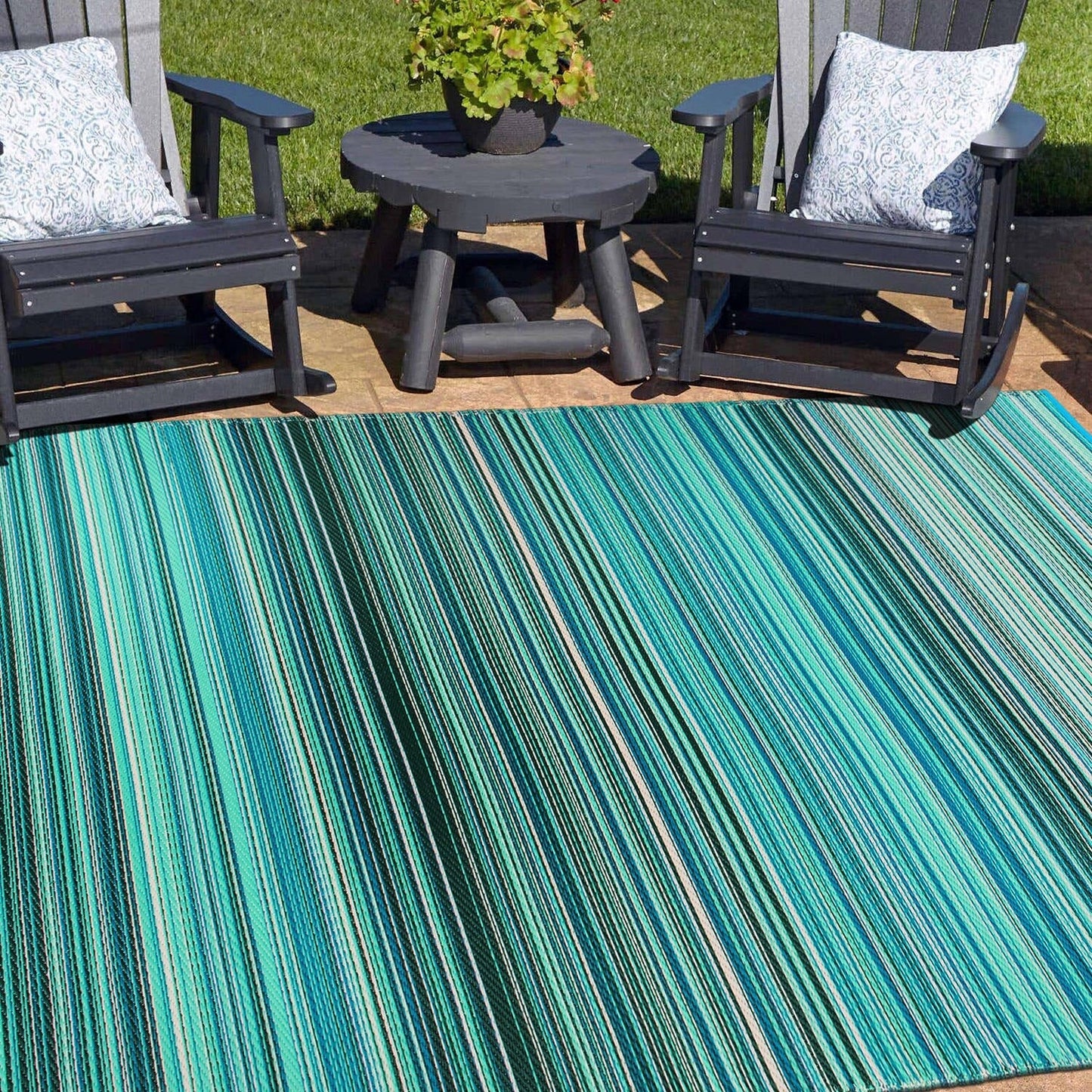 Tapis d'extérieur réversibles en plastique à rayures contemporaines