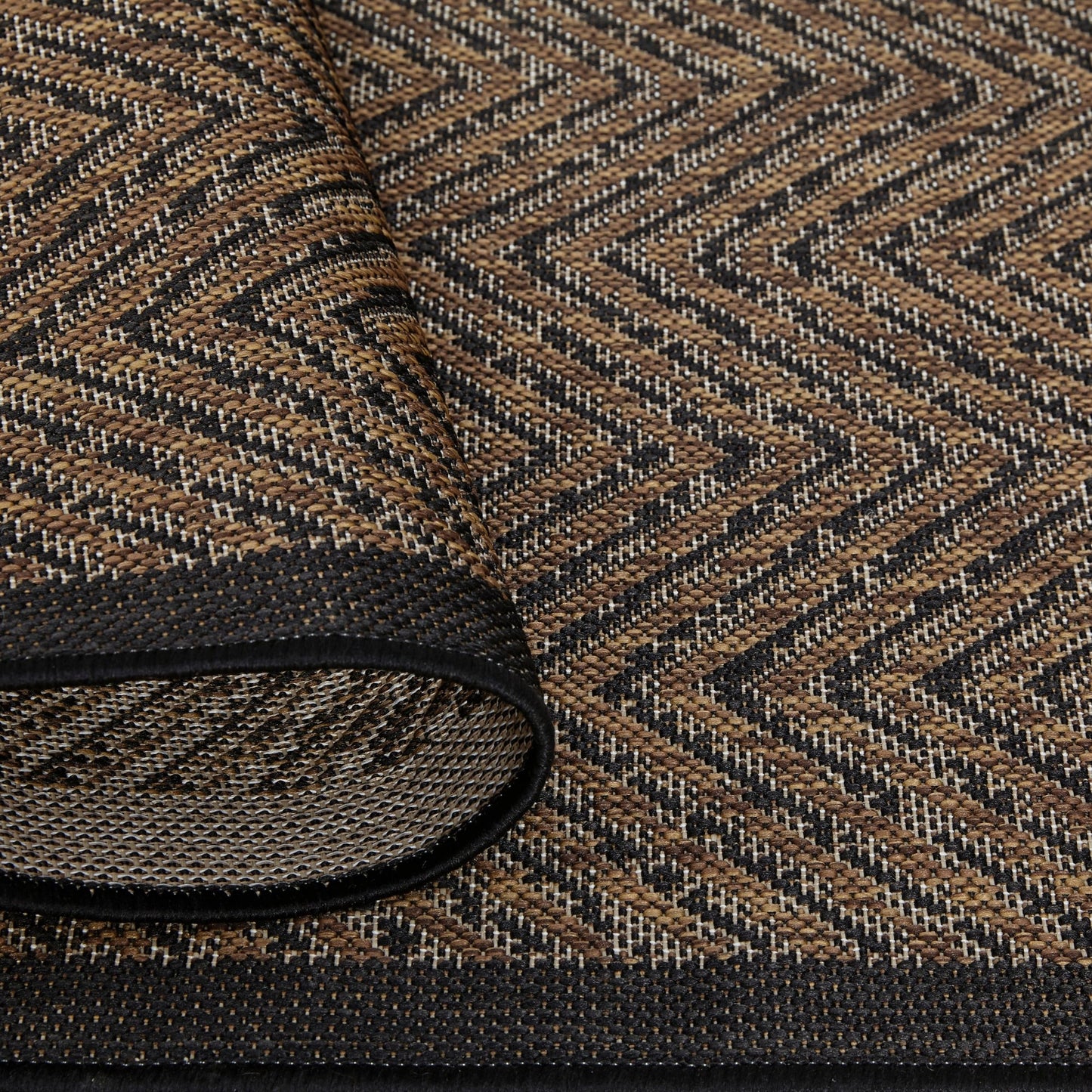Tapis d'intérieur/extérieur texturé à chevrons naturel/noir Madison Park Hurley