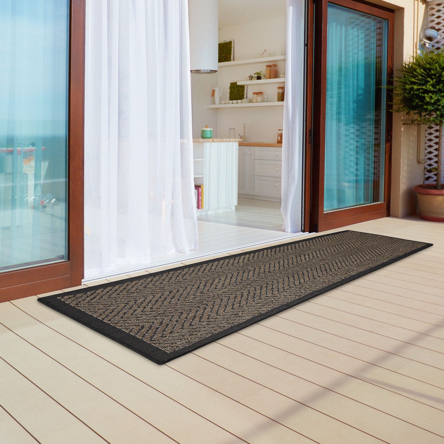 Tapis d'intérieur/extérieur texturé à chevrons naturel/noir Madison Park Hurley