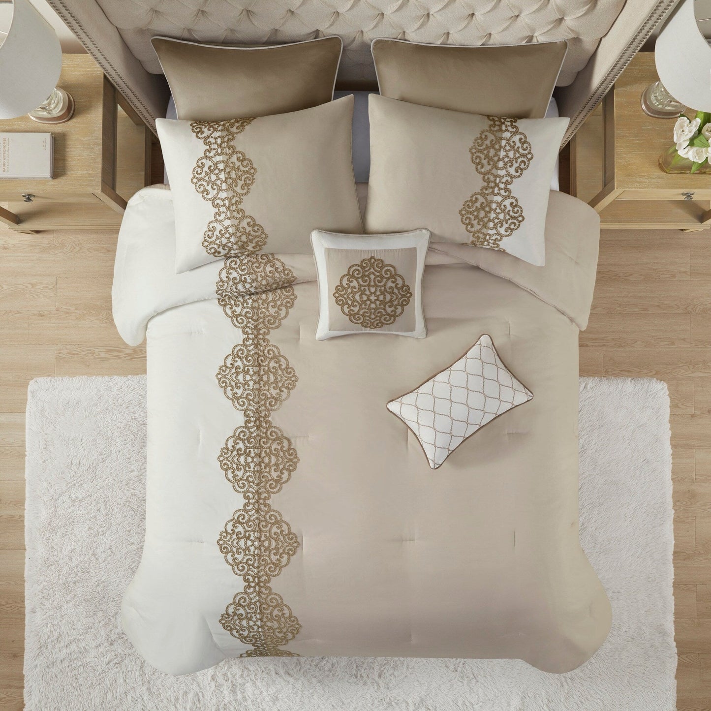 Ensemble de couette en microfibre brodée Madison Park Vera 8 pièces
