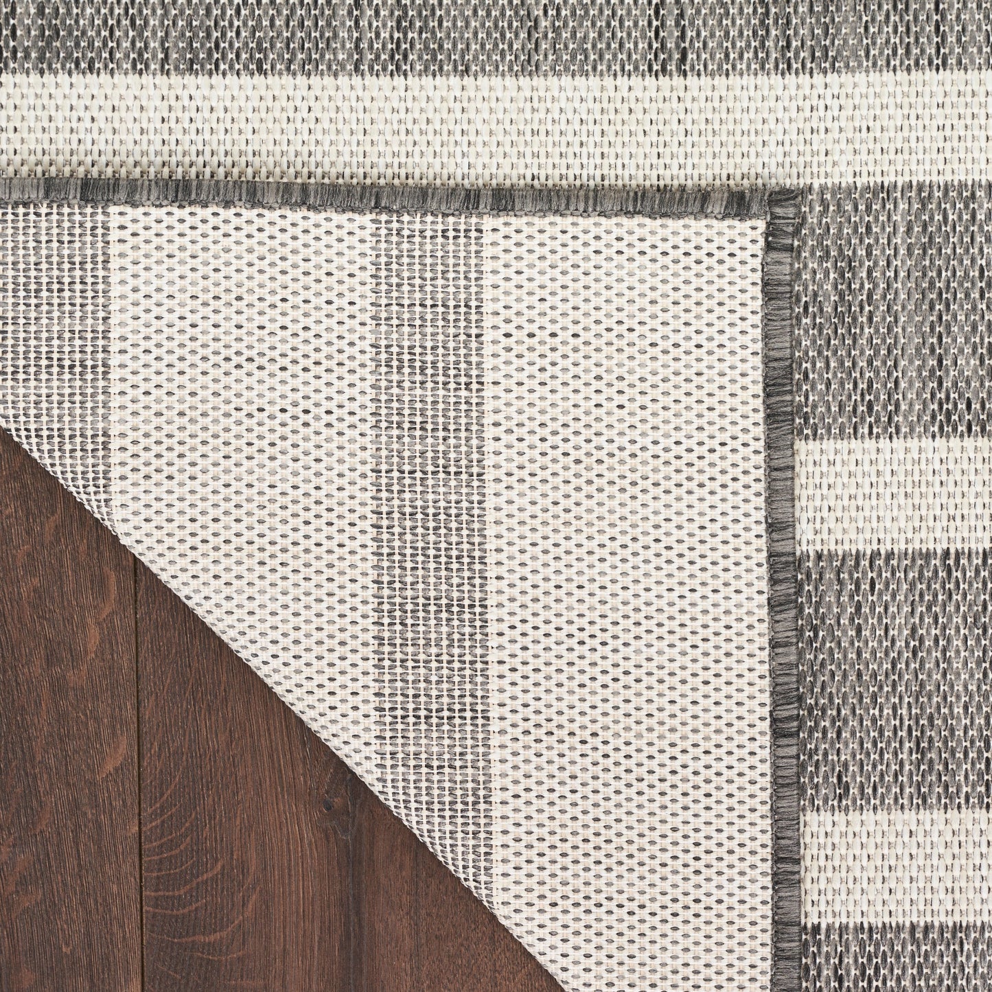 Tapis rayé intérieur/extérieur Nourison Selerno.