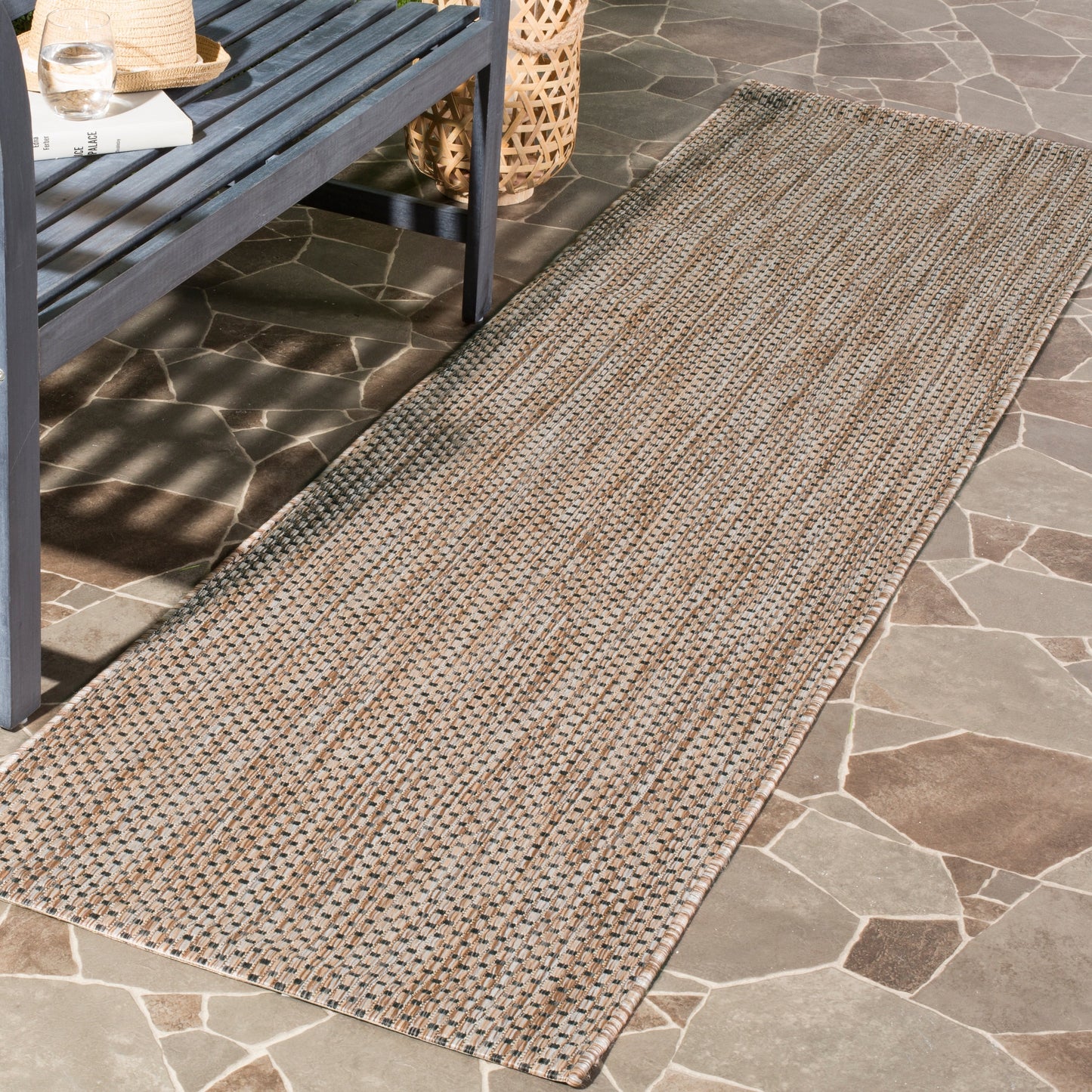 Tapis de jardin imperméable pour intérieur/extérieur SAFAVIEH Courtyard Begajeta.