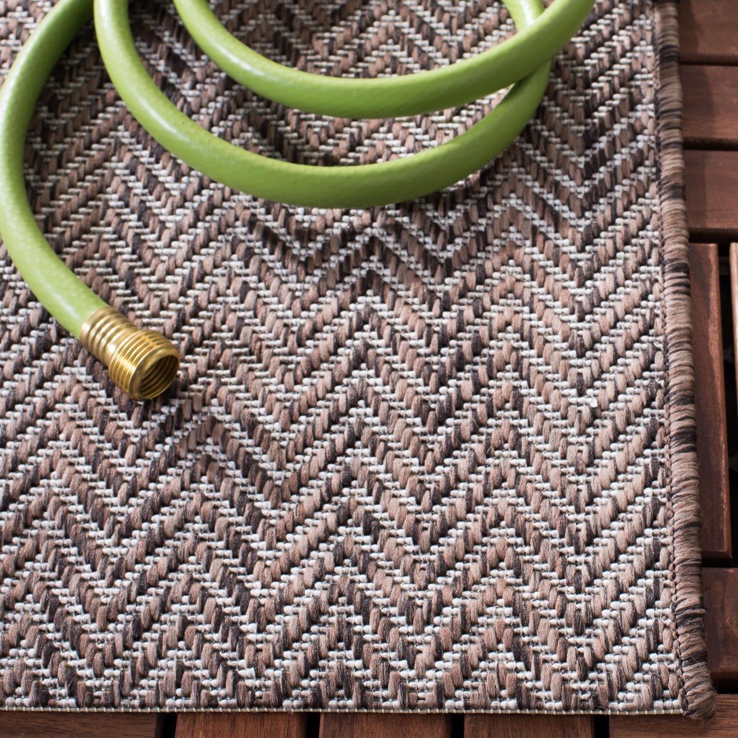 Tapis de jardin imperméable pour intérieur/extérieur SAFAVIEH Courtyard Ilmur