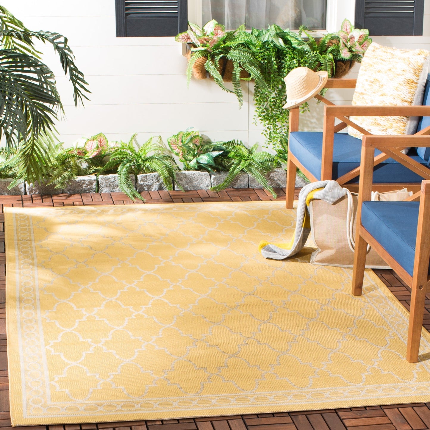 Tapis de jardin imperméable pour intérieur/extérieur SAFAVIEH Courtyard Janell Treillis