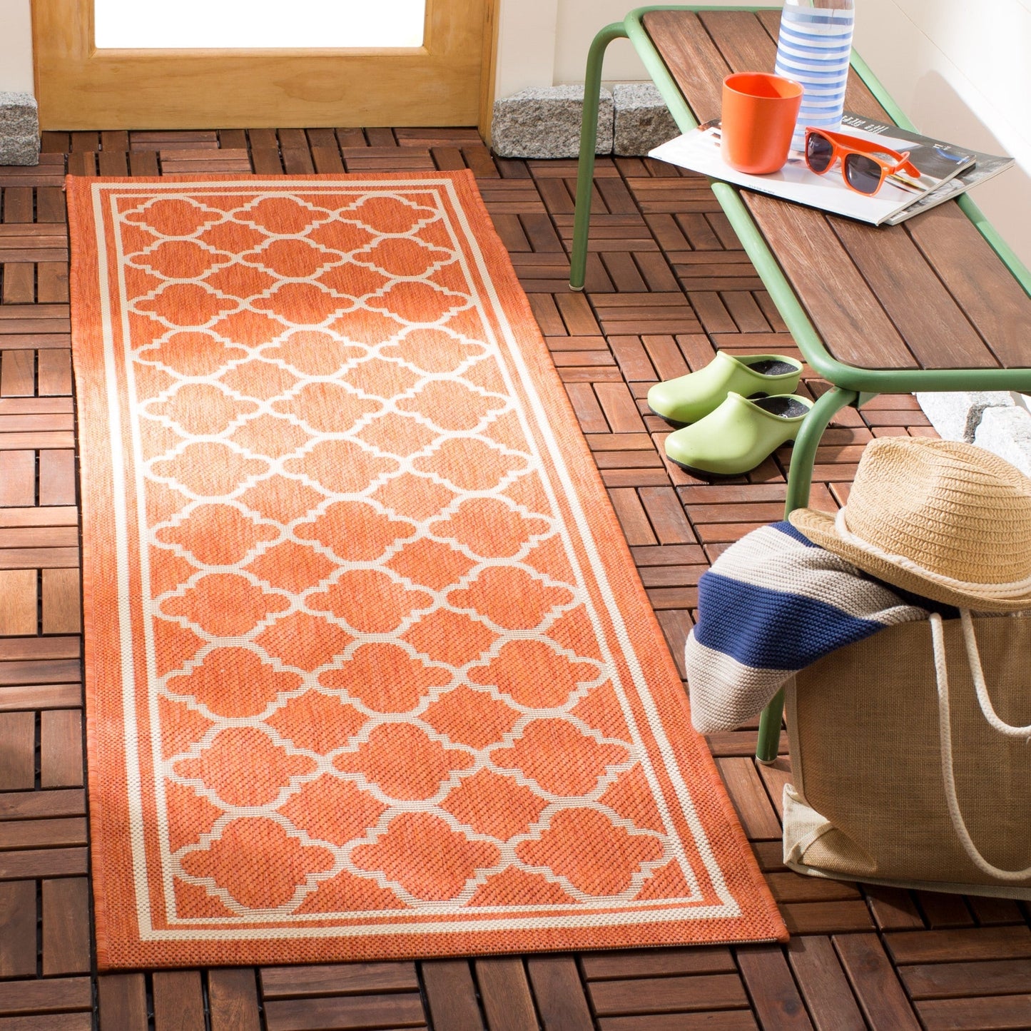 Tapis de jardin imperméable d'intérieur/extérieur SAFAVIEH Courtyard Kristelle