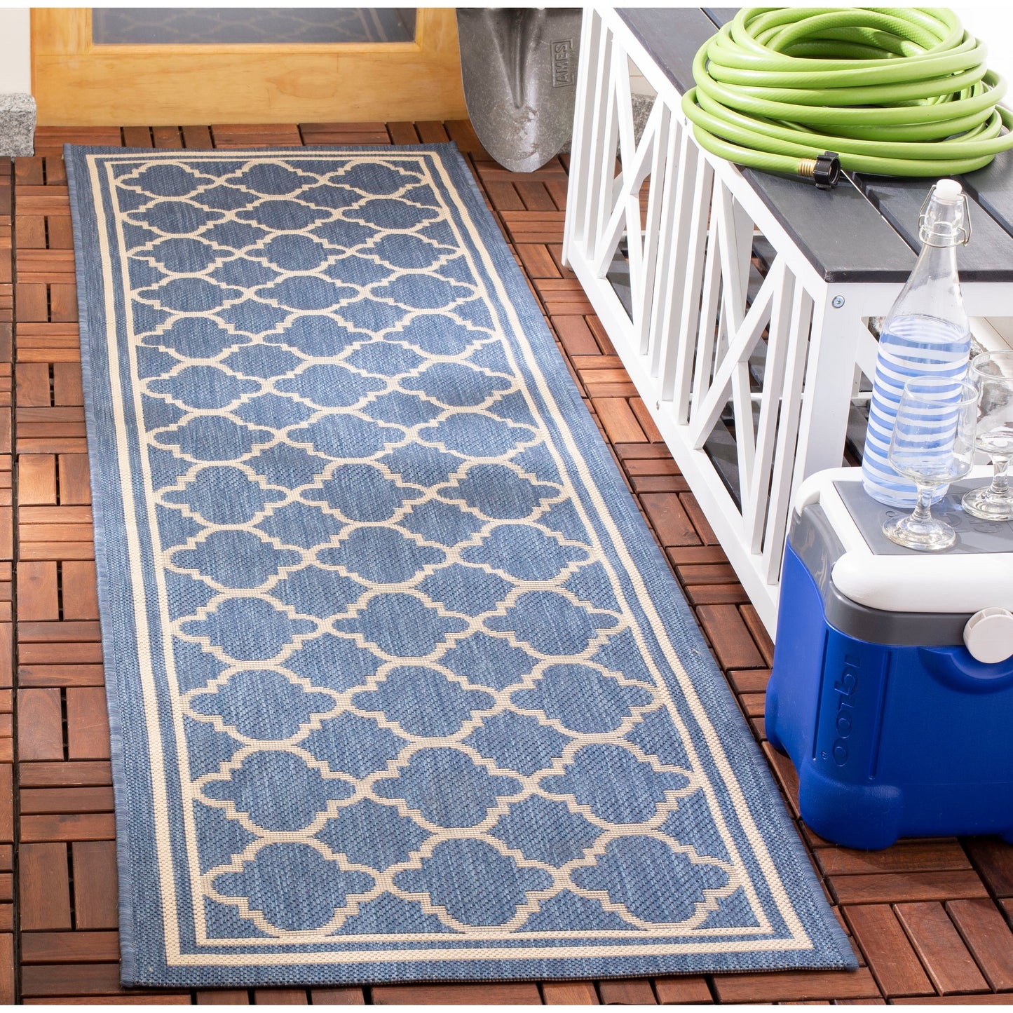 Tapis de jardin imperméable d'intérieur/extérieur SAFAVIEH Courtyard Kristelle