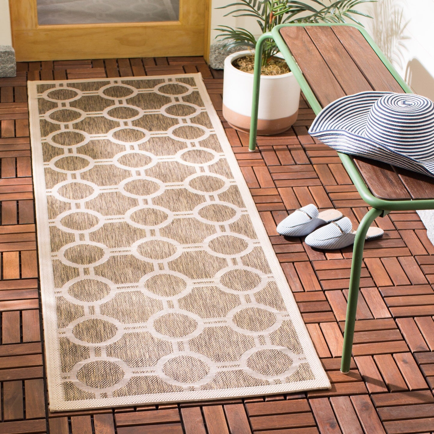 Tapis de jardin imperméable d'intérieur/extérieur SAFAVIEH Courtyard Nira