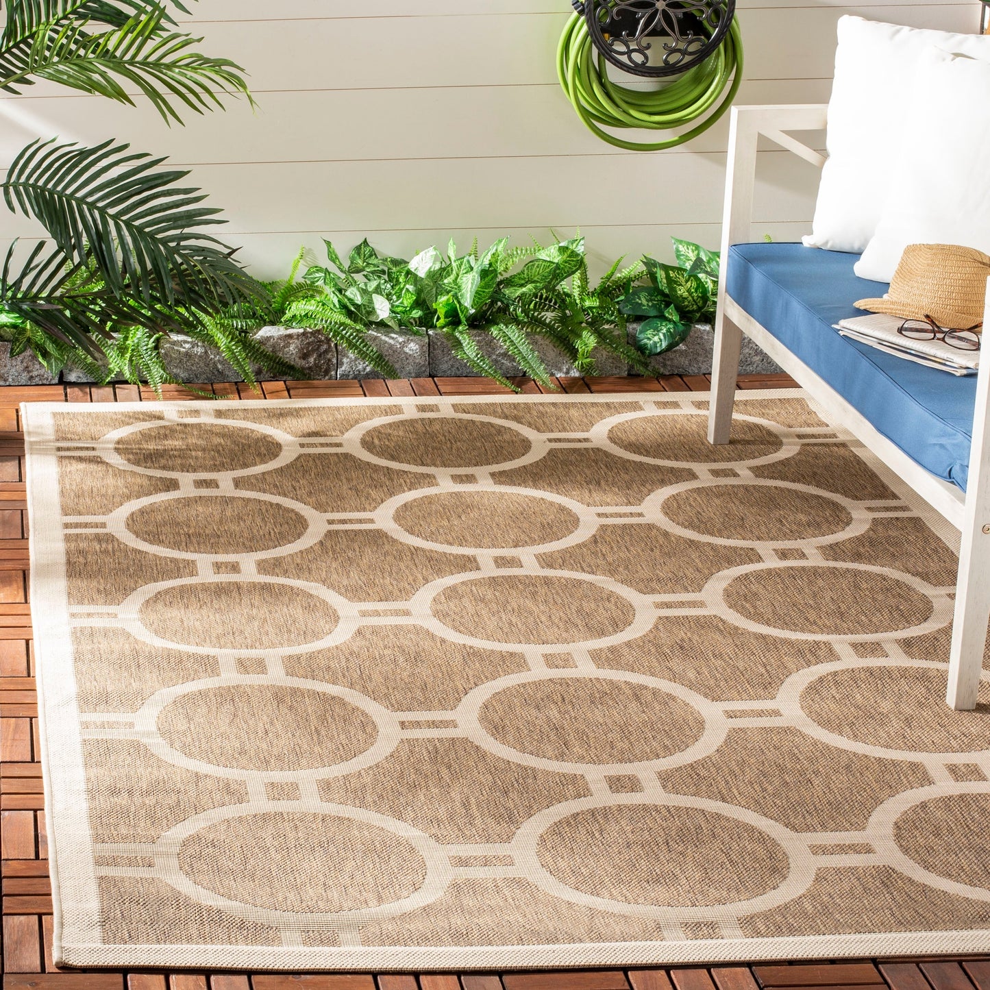 Tapis de jardin imperméable d'intérieur/extérieur SAFAVIEH Courtyard Nira