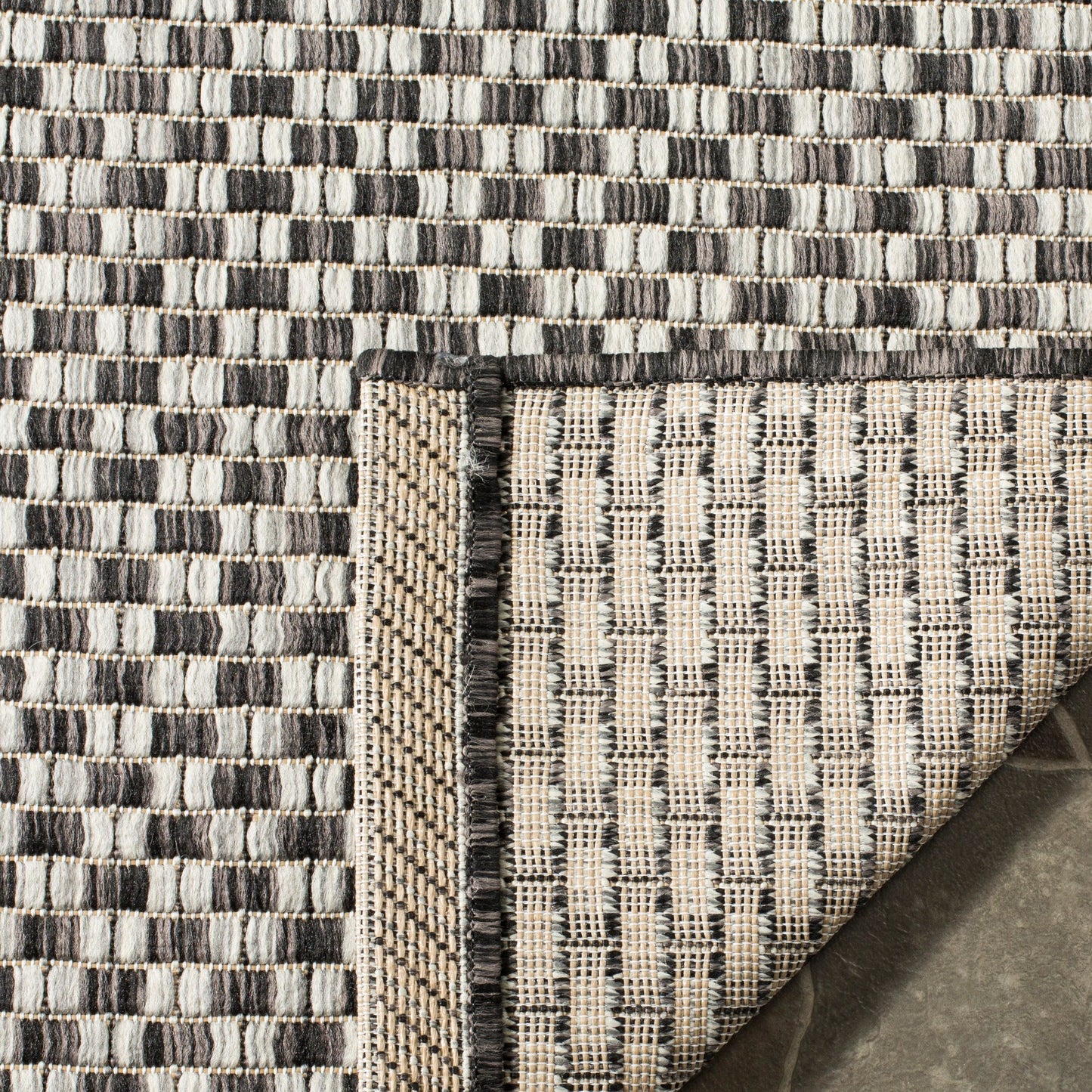 Tapis de jardin imperméable pour intérieur/extérieur SAFAVIEH Courtyard Ragini