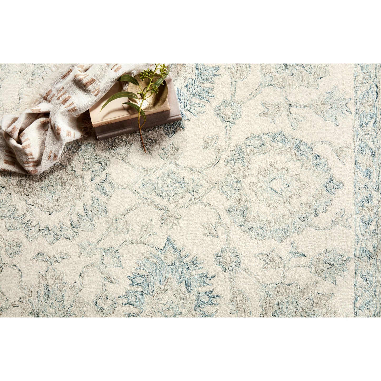 Tapis en laine crocheté à la main Annabelle Botanical Vineyard d'Alexander Home