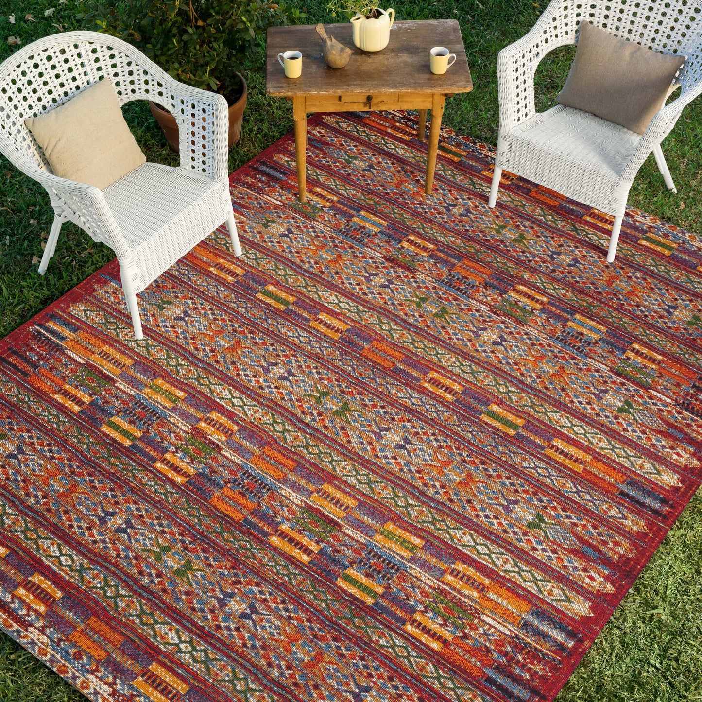 Tapis d'intérieur/extérieur moderne tribal Armanda d'Alexander Home