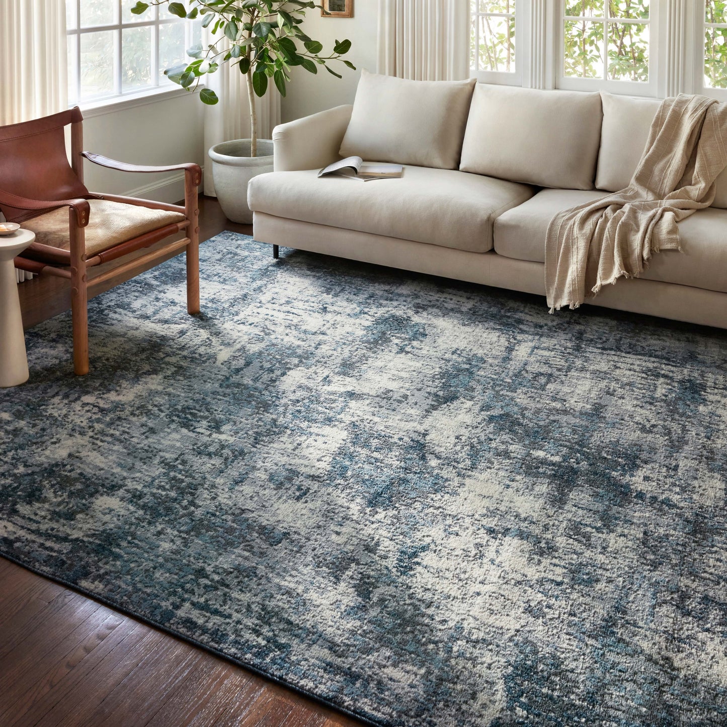 Tapis abstrait moderne Alexander Home Grant