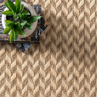 Tapis d'intérieur/extérieur à chevrons Nuloom Camryn