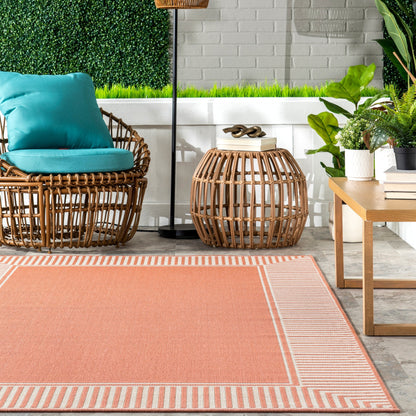 Tapis d'intérieur/extérieur classique à bordures Nuloom Leah