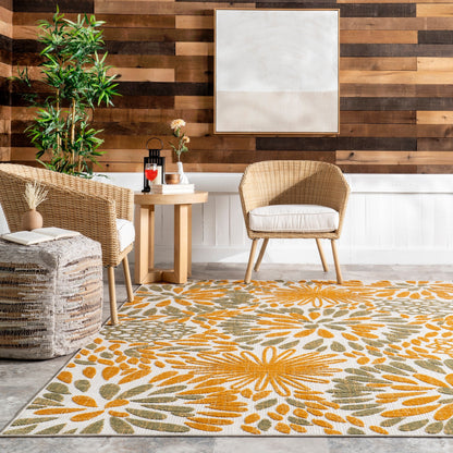 Tapis d'intérieur/extérieur à motif floral audacieux Nuloom Ronda