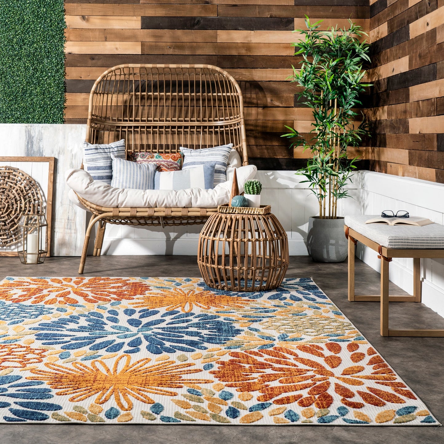 Tapis d'intérieur/extérieur à motif floral audacieux Nuloom Ronda