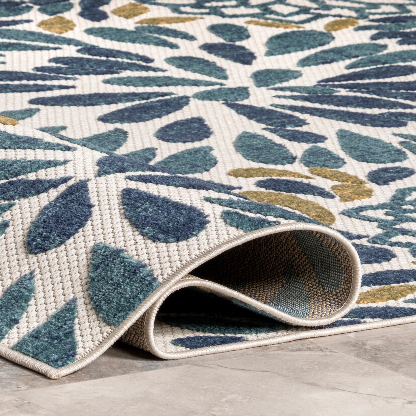 Tapis d'intérieur/extérieur à motif floral audacieux Nuloom Ronda