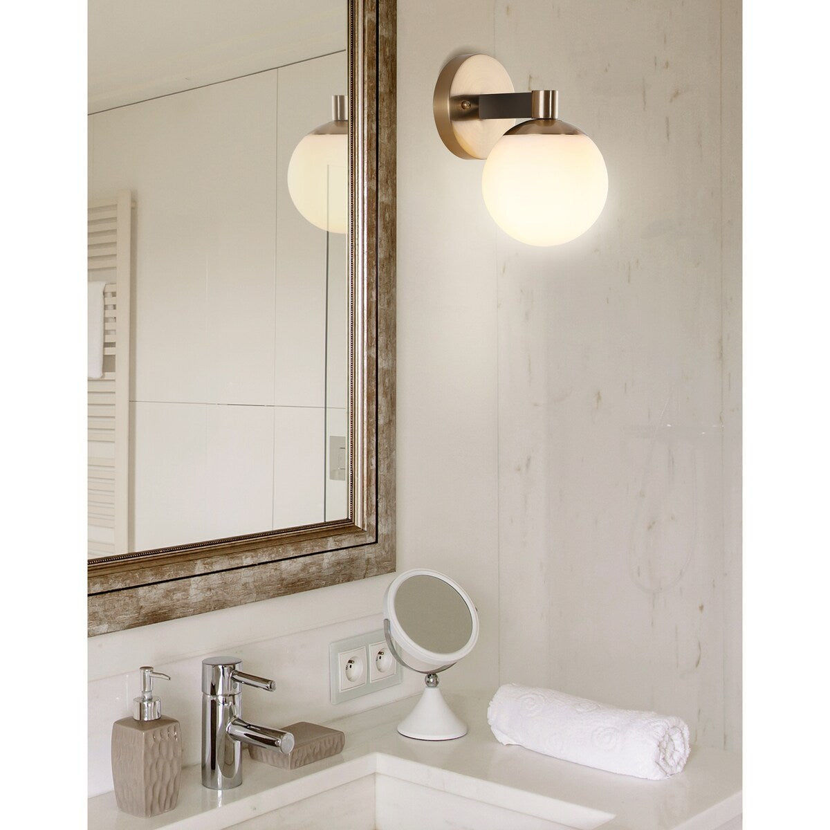 Cecil Globe Meuble-lavabo moderne contemporain à LED en métal et verre dépoli, par JONATHAN Y