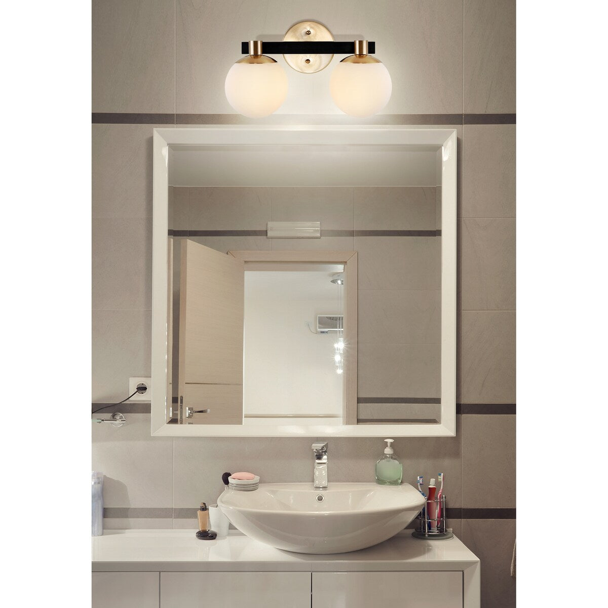Cecil Globe Meuble-lavabo moderne contemporain à LED en métal et verre dépoli, par JONATHAN Y