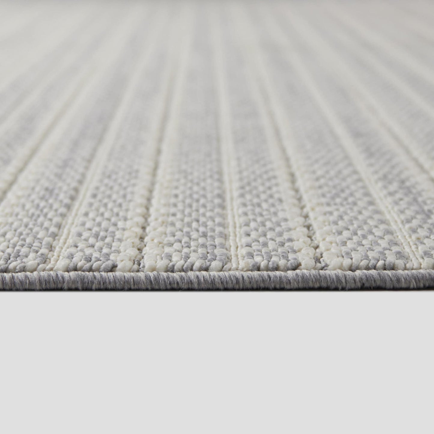Tapis d'intérieur/extérieur à rayures transitionnelles Connell