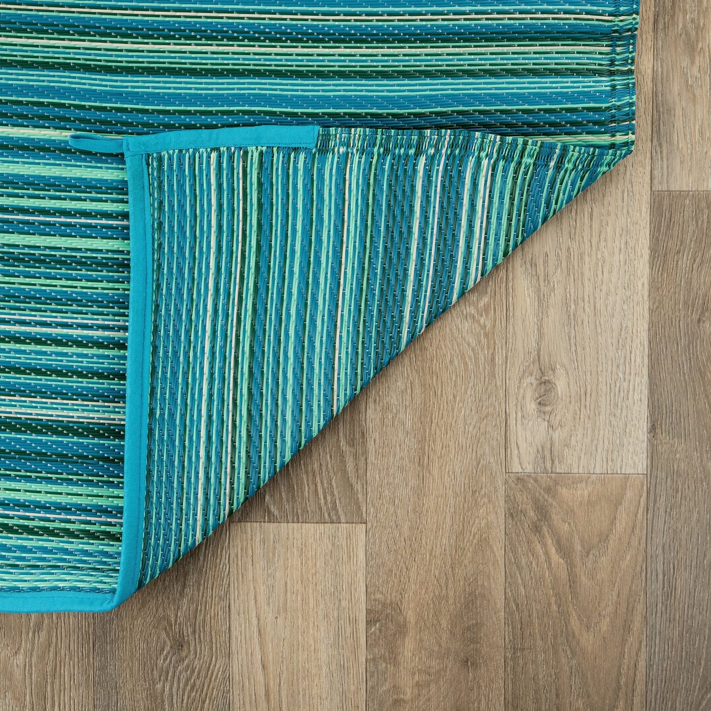 Tapis d'extérieur réversibles en plastique à rayures contemporaines