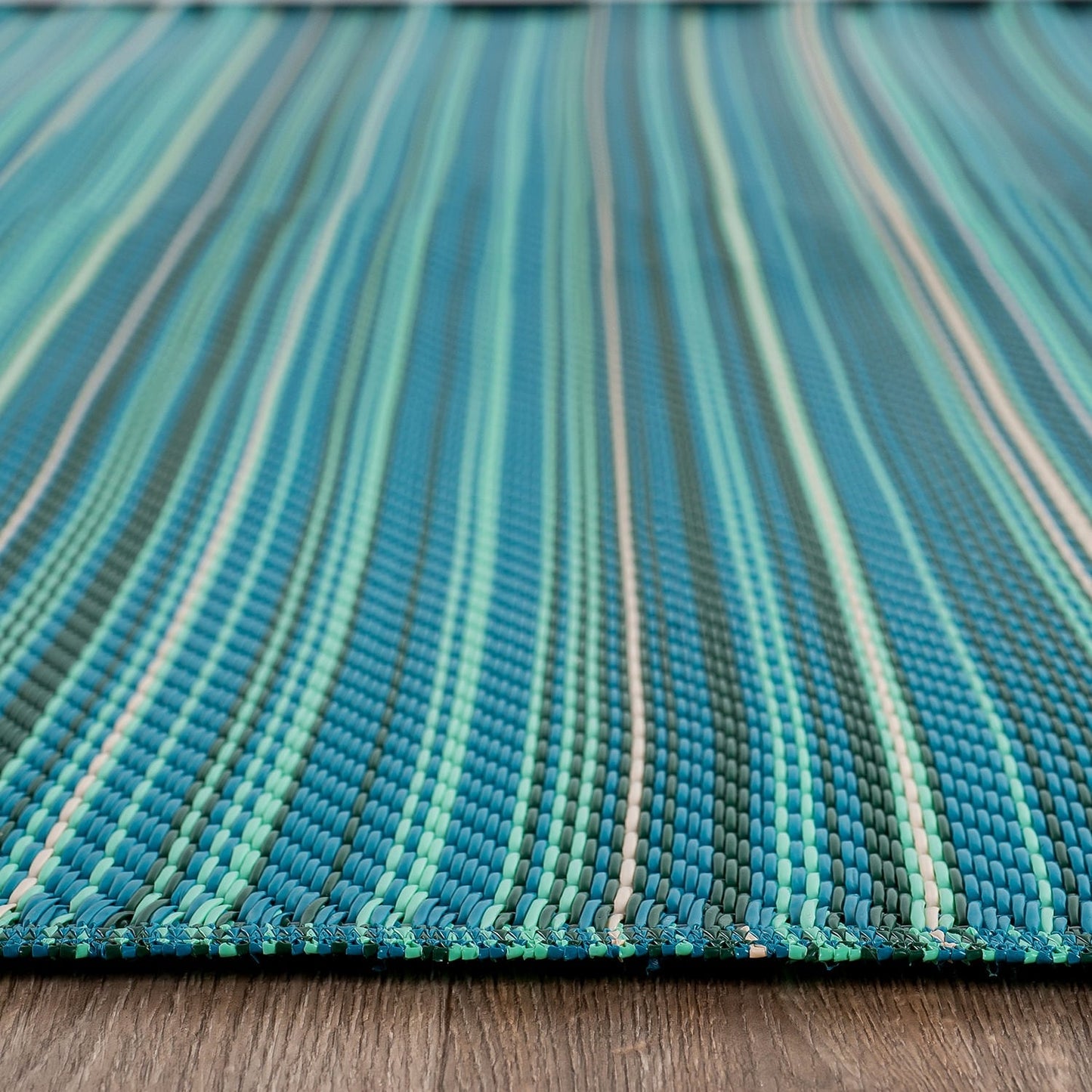 Tapis d'extérieur réversibles en plastique à rayures contemporaines