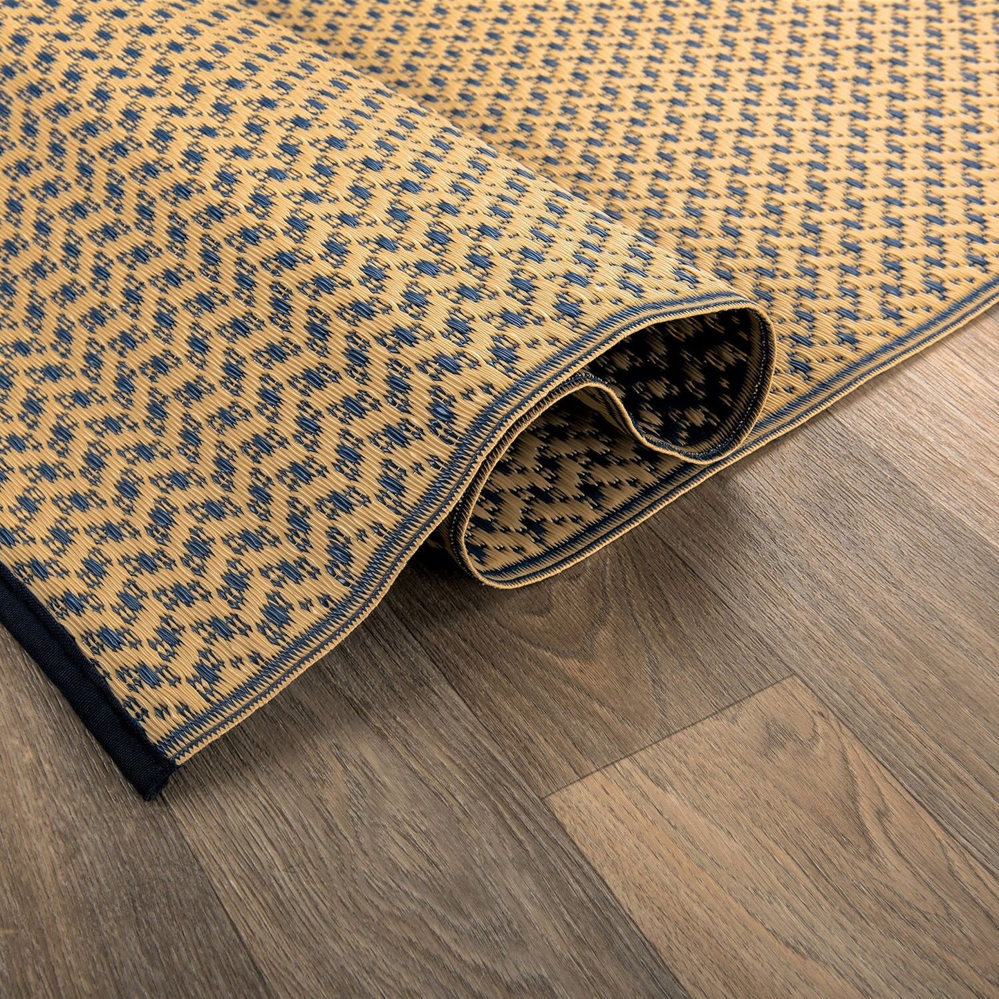 Tapis d'extérieur réversibles en plastique solide et contemporain