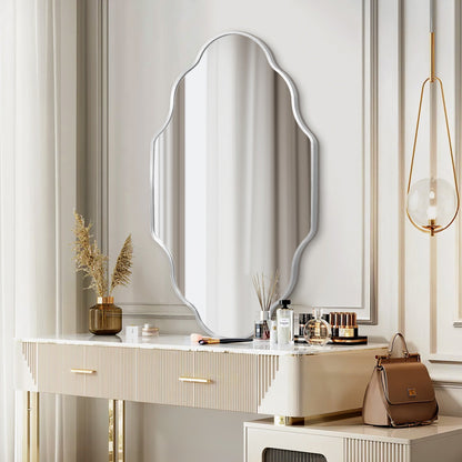 Miroir mural irrégulier avec cadre en alliage d'aluminium festonné