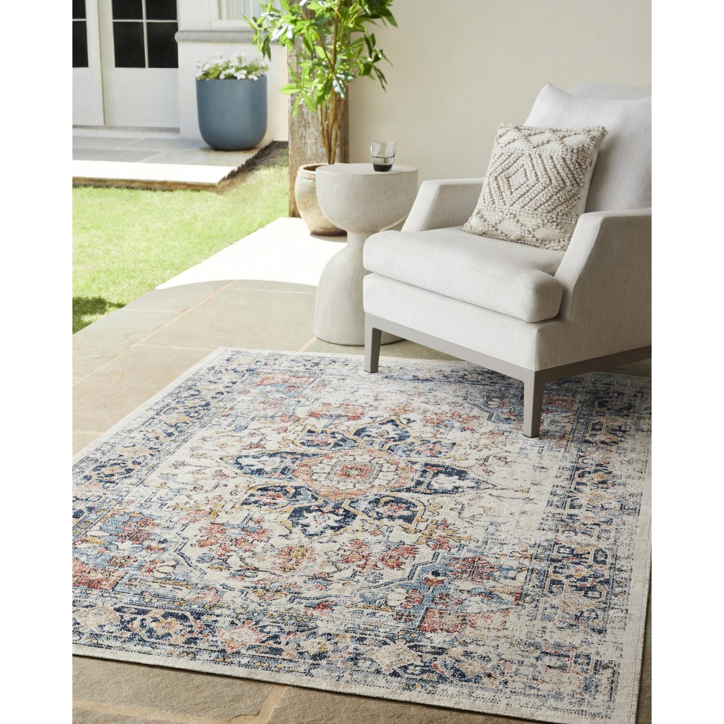 Tapis d'extérieur traditionnel médaillon Livabliss Huntington Beach remis au goût du jour