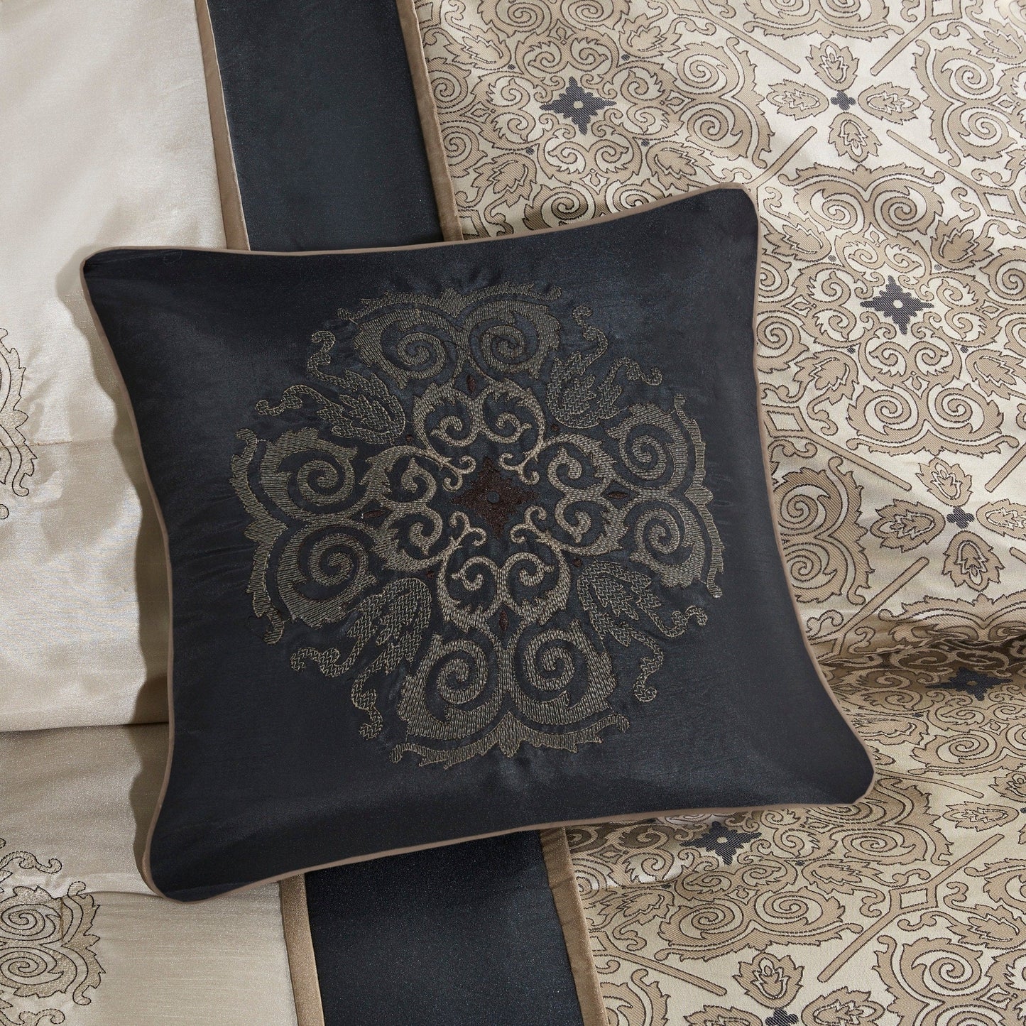Madison Park Blaine Ensemble de couette jacquard 7 pièces avec coussins décoratifs