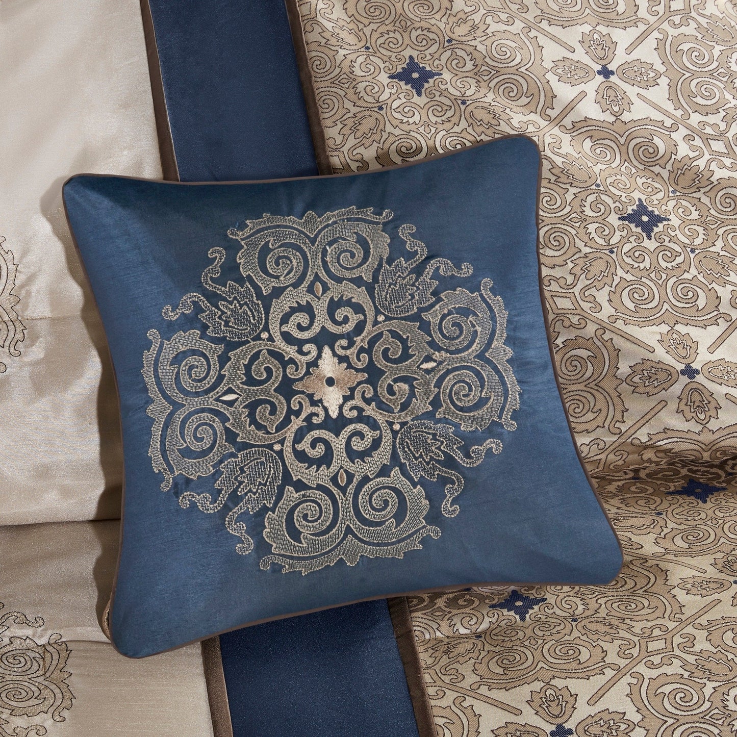 Madison Park Blaine Ensemble de couette jacquard 7 pièces avec coussins décoratifs