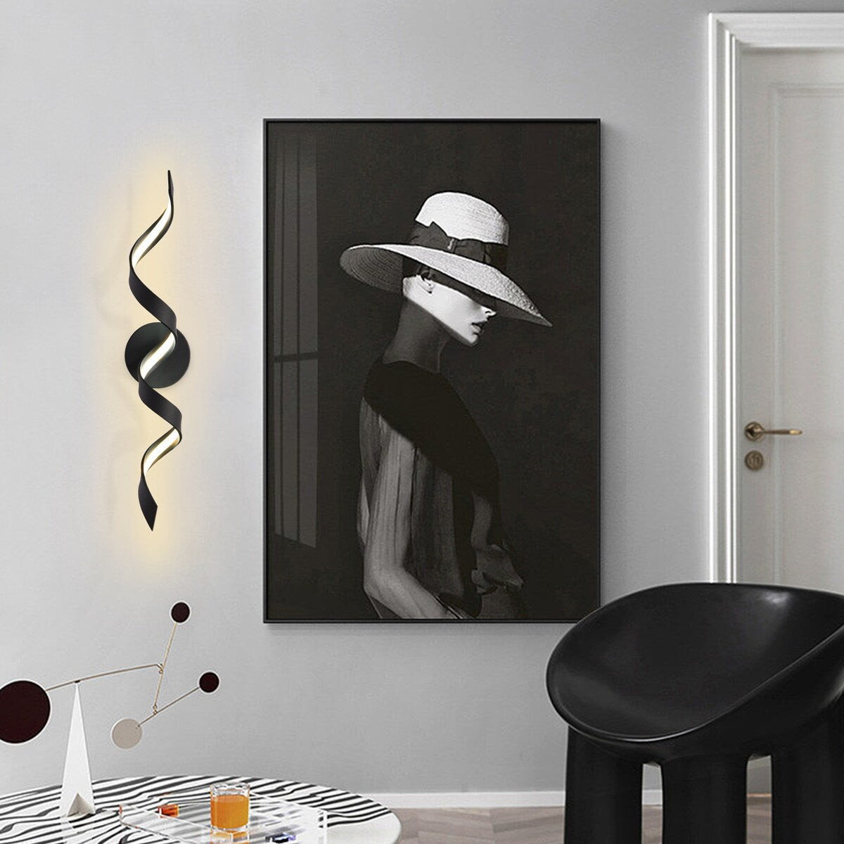 Applique murale à LED pour salle de bain au design moderne en spirale, à intensité variable