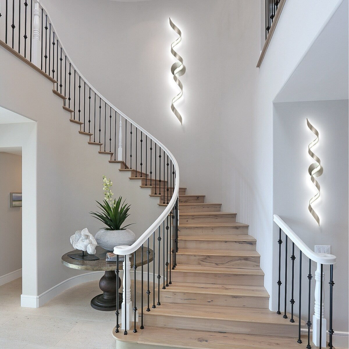 Applique murale à LED pour salle de bain au design moderne en spirale, à intensité variable