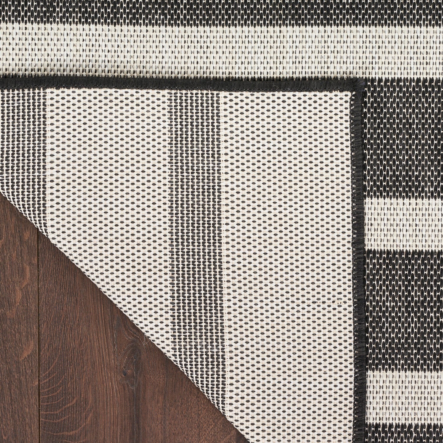 Tapis rayé intérieur/extérieur Nourison Selerno.