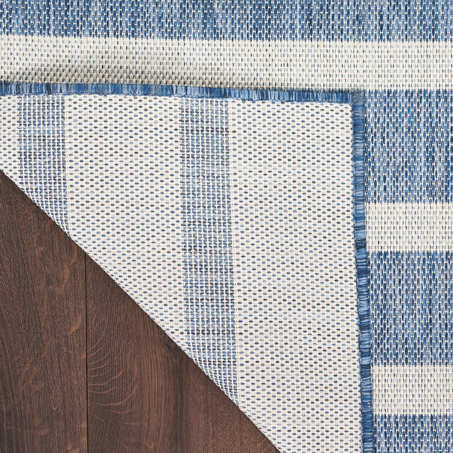 Tapis rayé intérieur/extérieur Nourison Selerno.