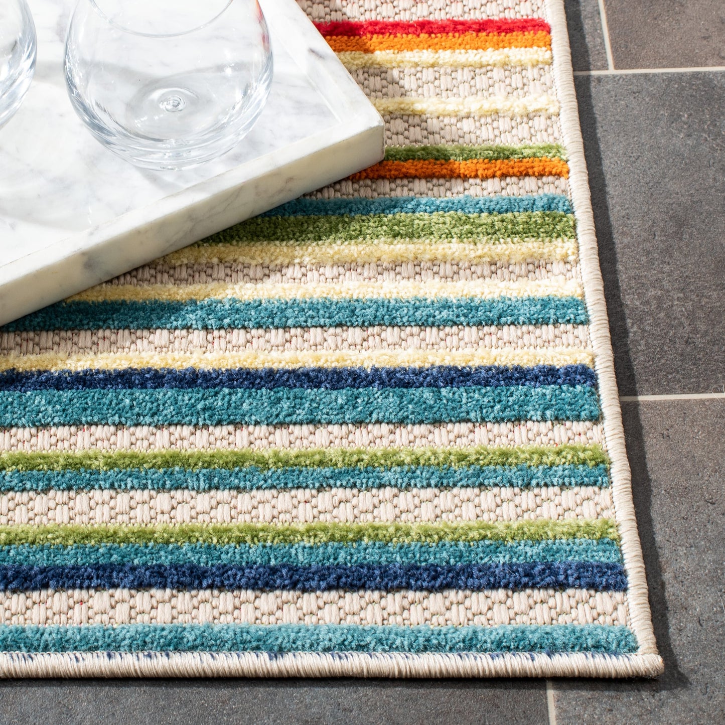 Tapis de patio imperméable à rayures pour intérieur/extérieur SAFAVIEH Cabana Gafia