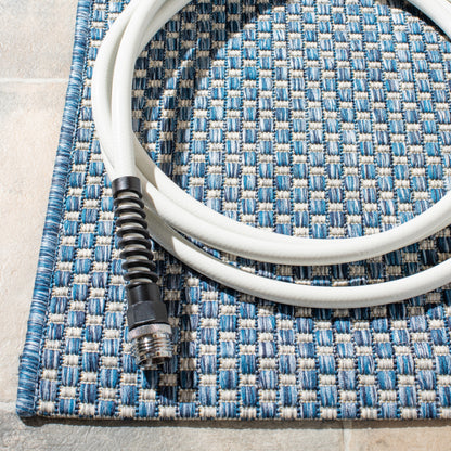 Tapis de jardin imperméable pour intérieur/extérieur SAFAVIEH Courtyard Begajeta.
