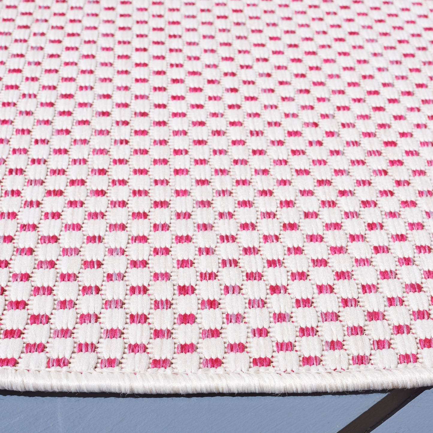 Tapis de jardin imperméable pour intérieur/extérieur SAFAVIEH Courtyard Begajeta.