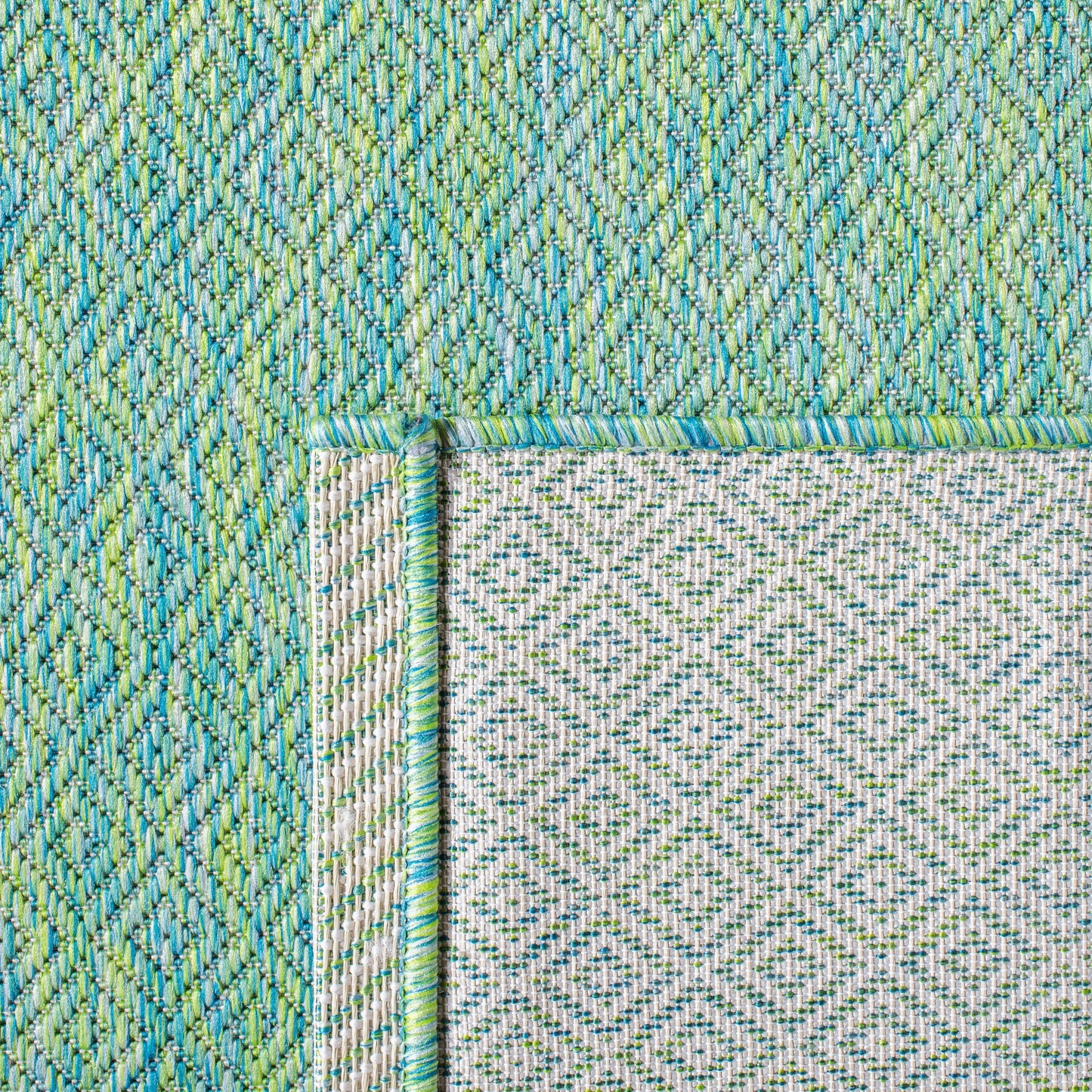 Tapis de jardin imperméable pour intérieur/extérieur SAFAVIEH Courtyard Begajeta.