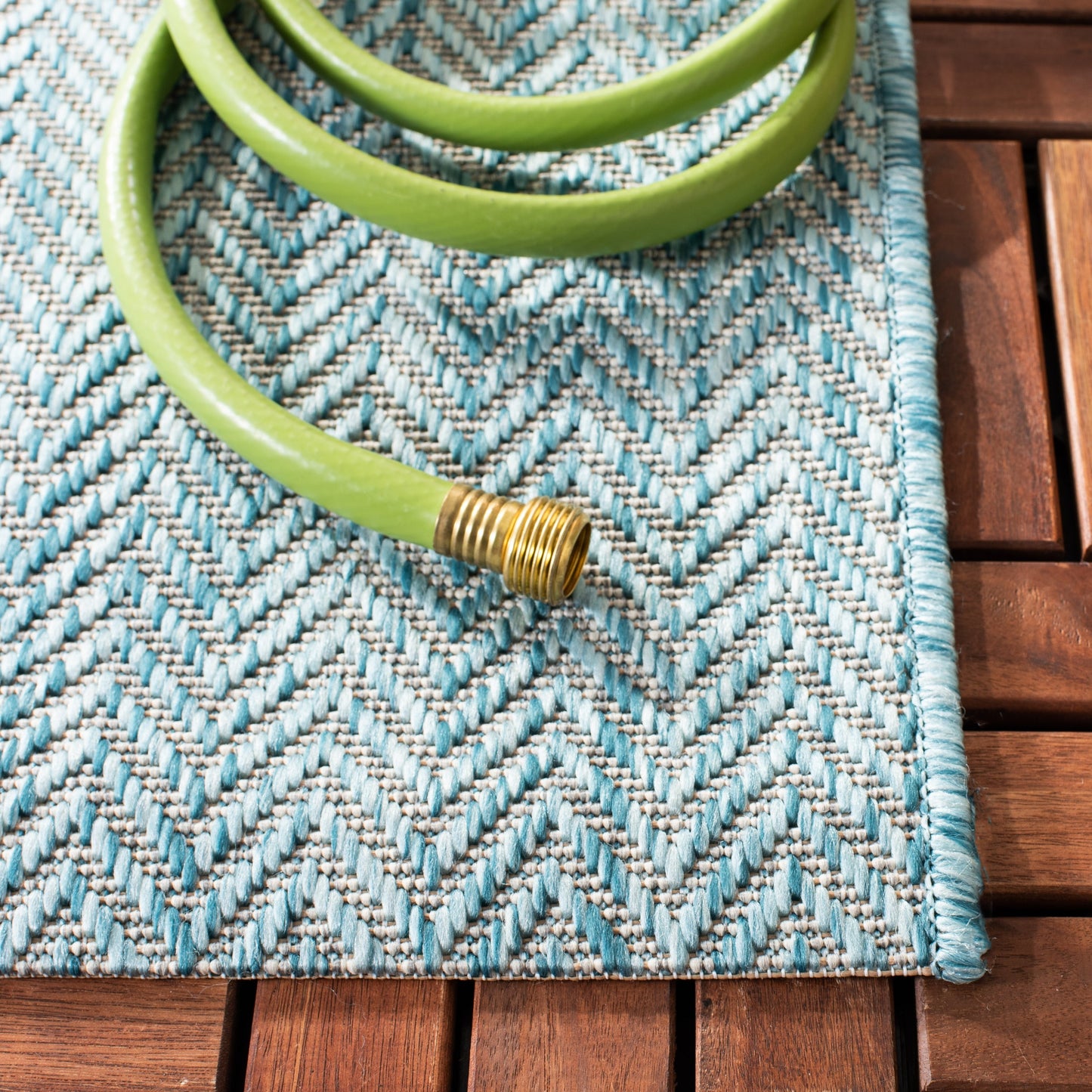 Tapis de jardin imperméable pour intérieur/extérieur SAFAVIEH Courtyard Ilmur