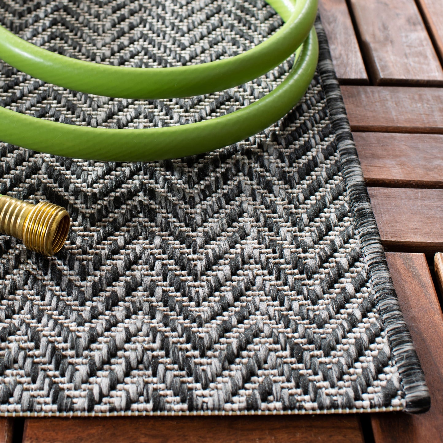 Tapis de jardin imperméable pour intérieur/extérieur SAFAVIEH Courtyard Ilmur