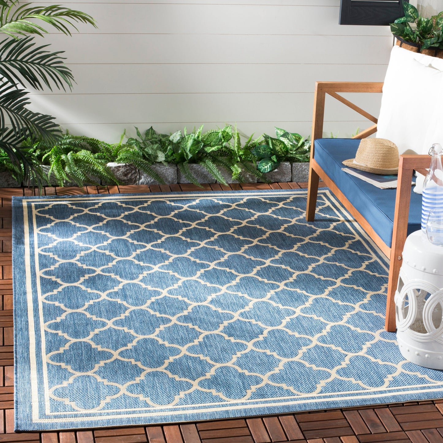Tapis de jardin imperméable d'intérieur/extérieur SAFAVIEH Courtyard Kristelle