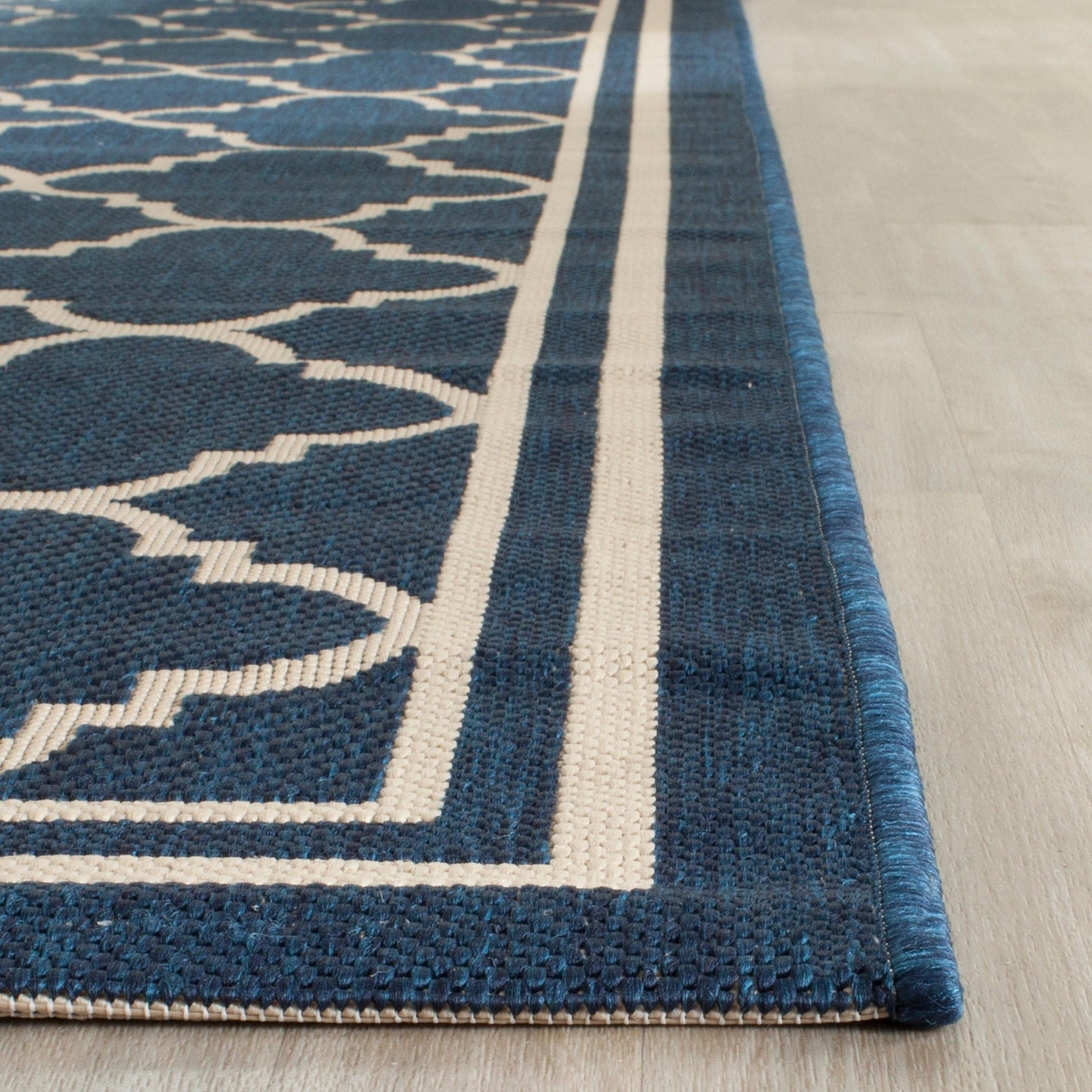 Tapis de jardin imperméable d'intérieur/extérieur SAFAVIEH Courtyard Kristelle