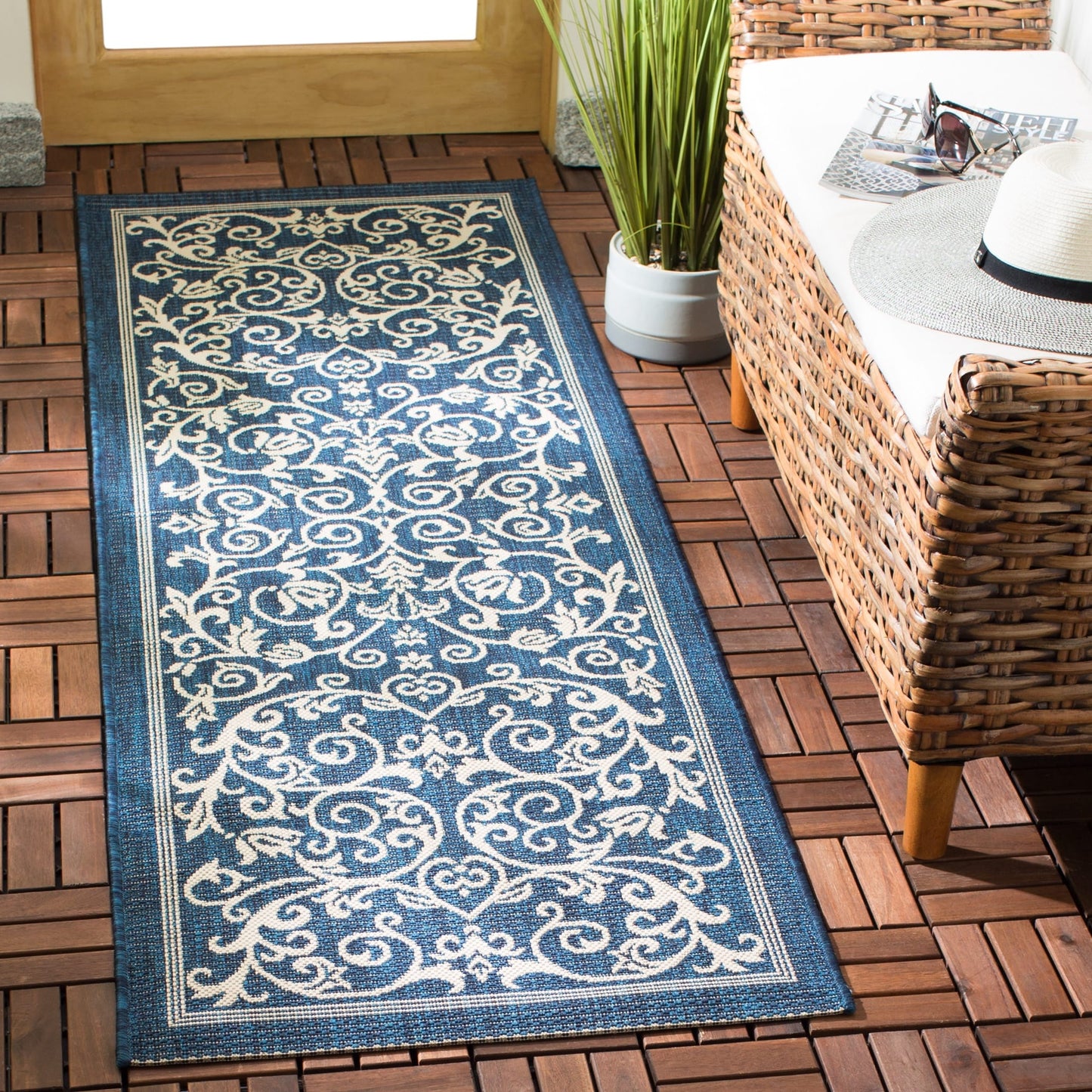 Tapis de jardin imperméable d'intérieur/extérieur SAFAVIEH Courtyard Miljeta
