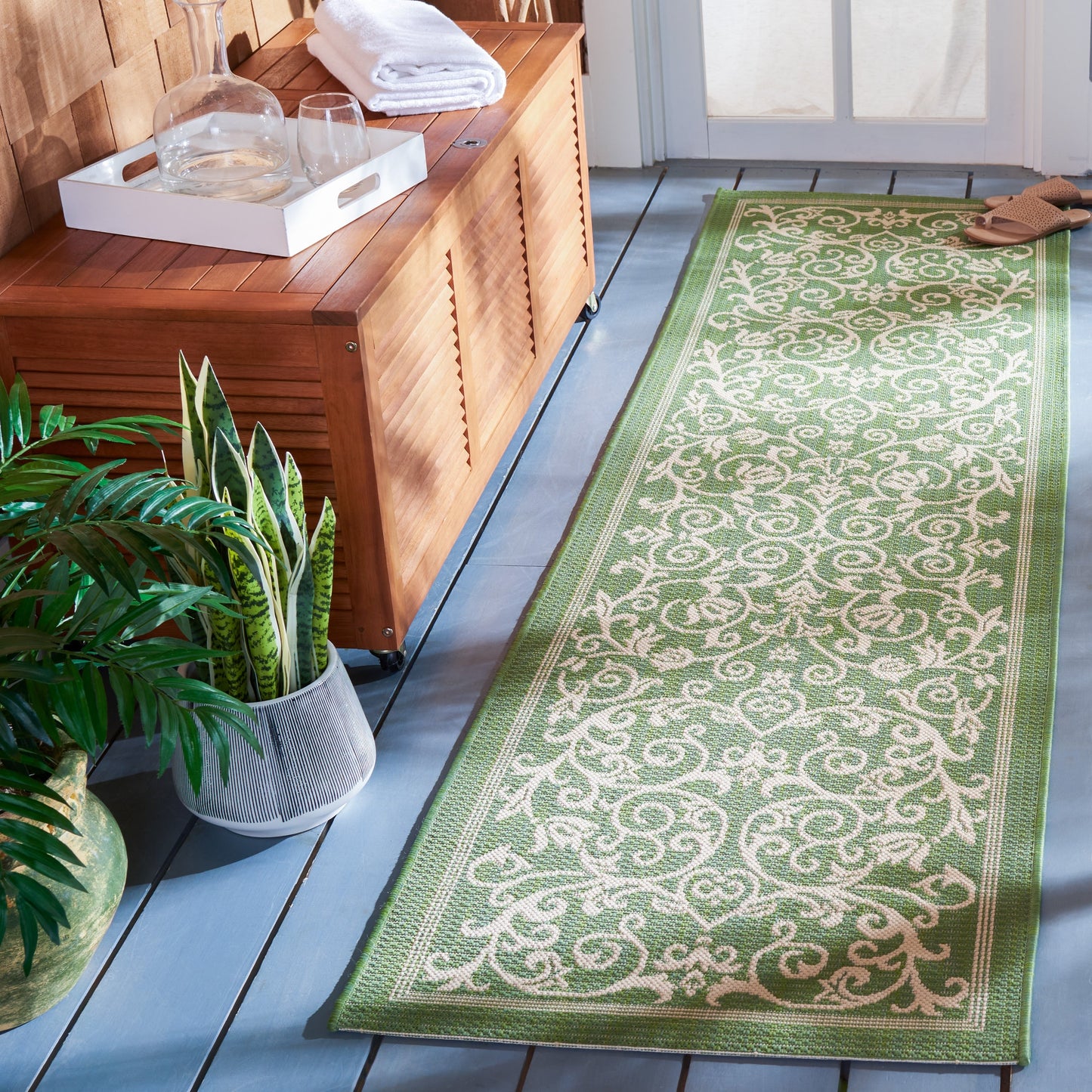 Tapis de jardin imperméable d'intérieur/extérieur SAFAVIEH Courtyard Miljeta