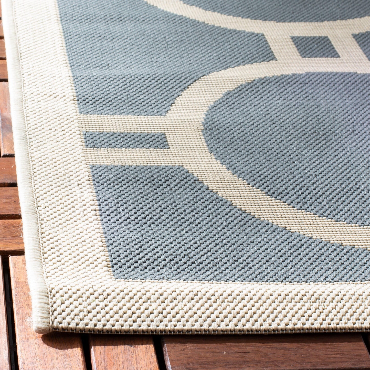 Tapis de jardin imperméable d'intérieur/extérieur SAFAVIEH Courtyard Nira